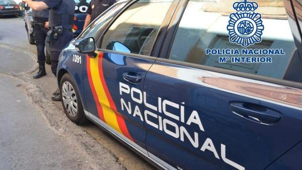 Coche patrulla de la Policía Nacional en imagen de archivo Coche patrulla de la Policía Nacional en imagen de archivo