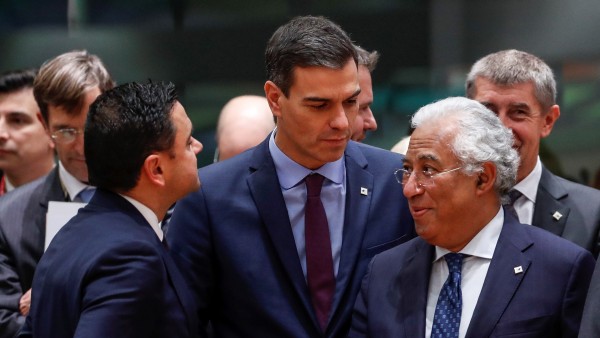 El presidente español, Pedro Sánchez, junto con Antonio Costa, primer ministro portugués, antes de un Consejo Europeo El presidente español, Pedro Sánchez, junto con Antonio Costa, primer ministro portugués, antes de un Consejo Europeo