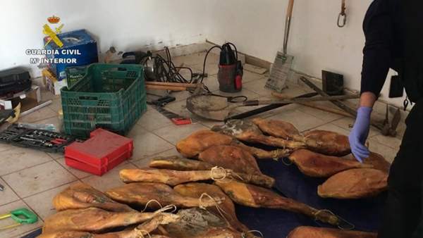 Desarticulado un grupo criminal dedicado al robo de jamones en Teruel Desarticulado un grupo criminal dedicado al robo de jamones en Teruel