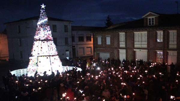 León.- Encendido del árbol en Villoria de Órbigo León.- Encendido del árbol en Villoria de Órbigo