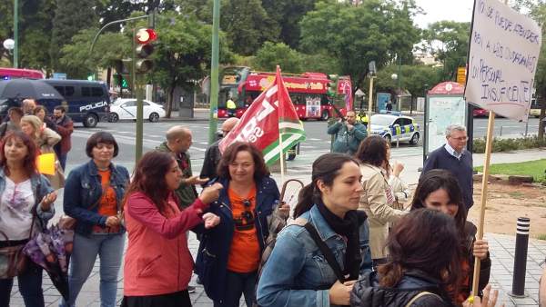 Huelga por servicios sociales Huelga por servicios sociales