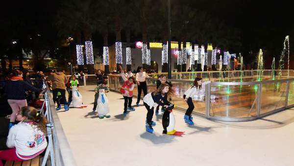 La pista de hielo de Tomares La pista de hielo de Tomares
