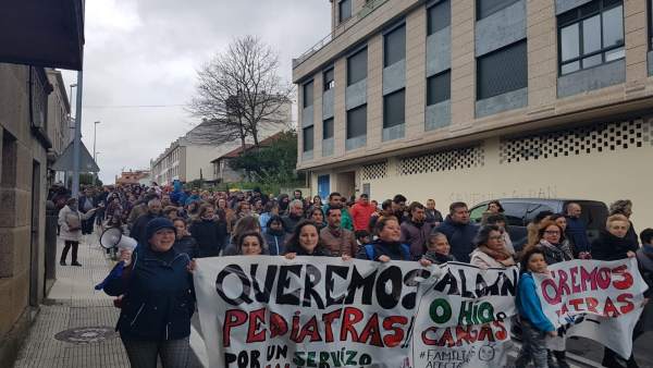 Una de las manifestaciones para reclamar la cobertura de una plaza de pediatra Una de las manifestaciones para reclamar la cobertura de una plaza de pediatra