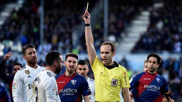 Dani Carvajal ve una cartulina amarilla durante el Huesca - Real Madrid. Dani Carvajal ve una cartulina amarilla durante el Huesca - Real Madrid.
