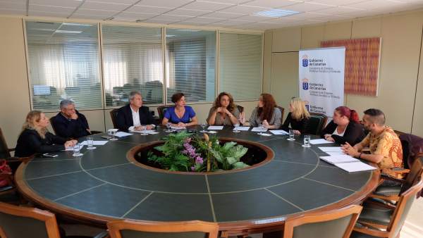 Reunión sobre las viviendas de Añaza Reunión sobre las viviendas de Añaza