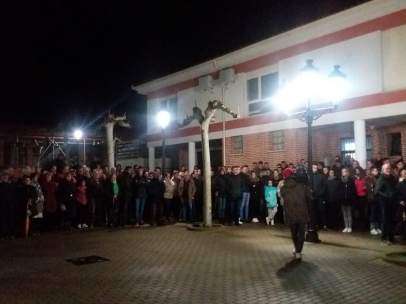 Concentración en el pueblo de Villabuena del Puente por Laura Luelmo