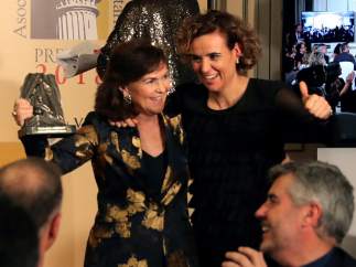 Carmen Calvo y Dolors Montserrat en los premios de los periodistas parlamentarios
