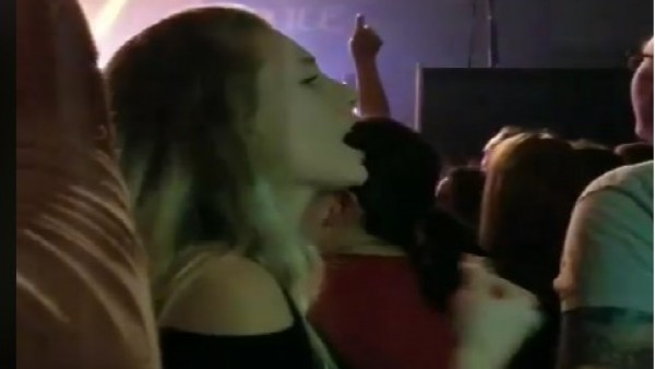 Captura del vídeo de la joven difundido en las redes sociales Captura del vídeo de la joven difundido en las redes sociales