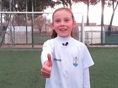 Una de las niñas del Club Deportivo Avance