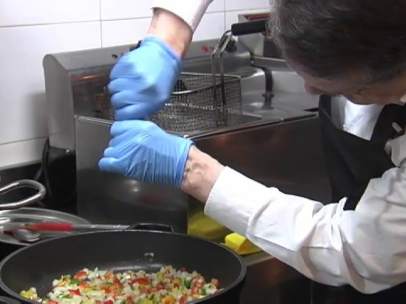 Abel Caballero, preparando su arroz.