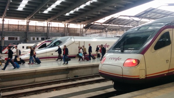 Renfe tren AVE málaga madrid vialia estación ferrocarril maría zambrano viajeros Renfe tren AVE málaga madrid vialia estación ferrocarril maría zambrano viajeros