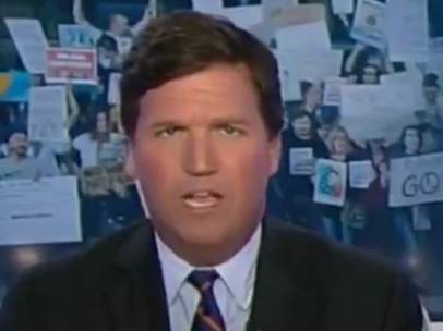 Tucker Carlson durante su programa
