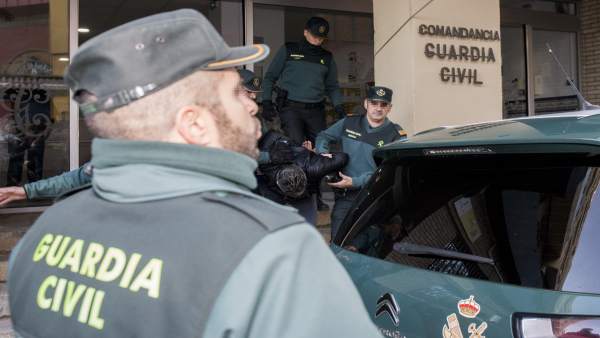 Trasladan a Bernardo Montoya a los juzgados de Valverde entre gritos de 'asesino Trasladan a Bernardo Montoya a los juzgados de Valverde entre gritos de 'asesino