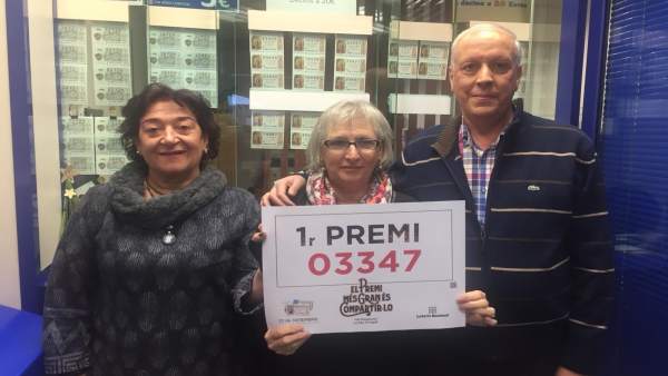 M.José Albiña (ctro) con su marido y una empleada: Admón.Lotería 1 Seu d'Urgell M.José Albiña (ctro) con su marido y una empleada: Admón.Lotería 1 Seu d'Urgell