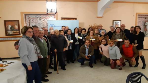 Juan de la Rosa en un acto con simpatizantes Juan de la Rosa en un acto con simpatizantes