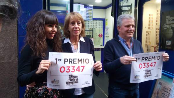 Celebración por la venta de un décimo de 'El Gordo' en Pamplona Celebración por la venta de un décimo de 'El Gordo' en Pamplona