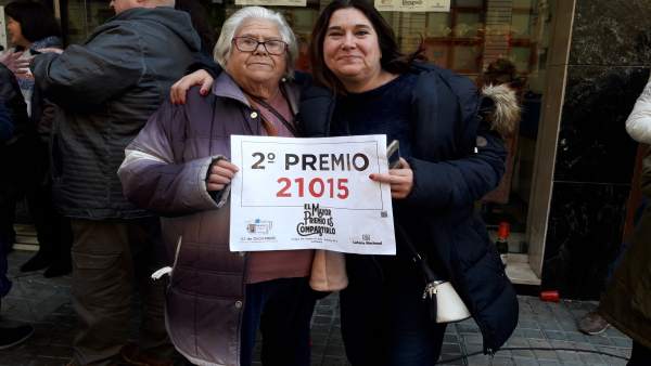 Ganadoras del segundo premio del Sorteo de Navidad en Almansa Ganadoras del segundo premio del Sorteo de Navidad en Almansa