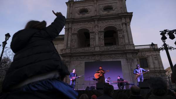 Concierto infantil ante el Arquillo del Ayuntamiento de Sevilla Concierto infantil ante el Arquillo del Ayuntamiento de Sevilla