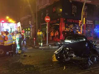 El coche accidentado tras chocar contra un camión de basura