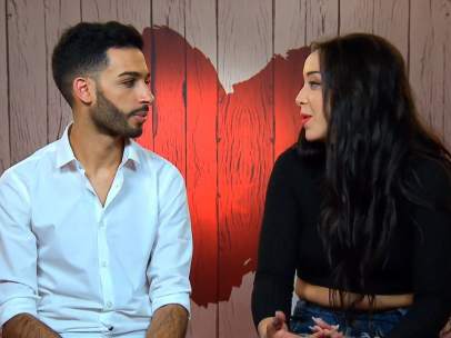 Nur y Daniela, en 'First Dates'.