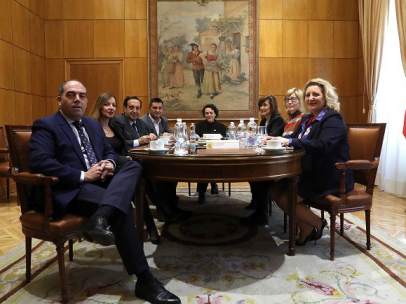 La ministra de Trabajo con representantes de asociaciones de autónomos.