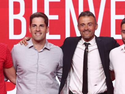 Luis Enrique y sus ayudantes