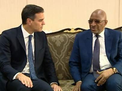Sánchez, con el primer ministro malí Soumeylou Boubèye Maïga.