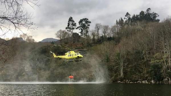Helicóptero 112. Incendios. Fuegos. Focos forestales. Extinción. Sofocar. Helicóptero 112. Incendios. Fuegos. Focos forestales. Extinción. Sofocar.
