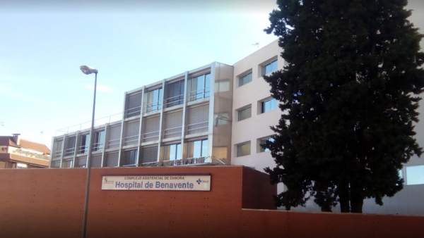 Fachada principal del Hospital Comarcal de Benavente, en Zamora. Fachada principal del Hospital Comarcal de Benavente, en Zamora.