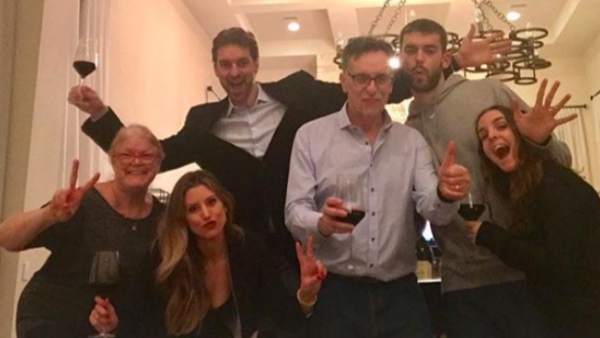 La familia Gasol brinda por el 2019 La familia Gasol brinda por el 2019