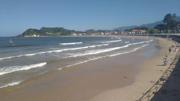 Bandera amarilla, playa, salvamento, Ribadesella, verano, socorrista, turismo Bandera amarilla, playa, salvamento, Ribadesella, verano, socorrista, turismo