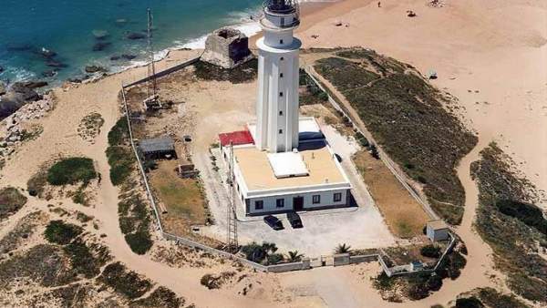 Faro de Trafalgar en la Bahía de Cádiz Faro de Trafalgar en la Bahía de Cádiz