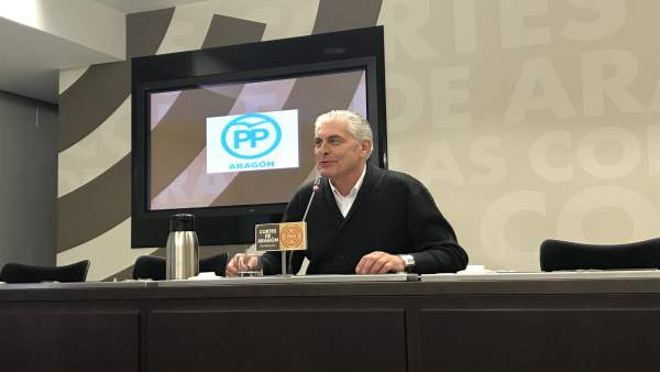 El diputado del PP, Antonio Suárez, este miércoles en rueda de prensa El diputado del PP, Antonio Suárez, este miércoles en rueda de prensa