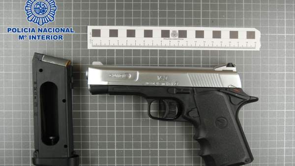 Imagen del arma incautada por la Policía Nacional Imagen del arma incautada por la Policía Nacional
