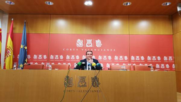 El PP censura la "gestió caòtica" del Consell amb un "forat pressupostari de 3.000 milions" en les despeses de 2017 El PP censura la "gestió caòtica" del Consell amb un "forat pressupostari de 3.000 milions" en les despeses de 2017