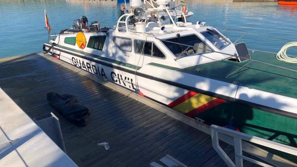 Embarcación 'Río Ulla' a su llegada al Puerto de Barbate con el cadáver Embarcación 'Río Ulla' a su llegada al Puerto de Barbate con el cadáver
