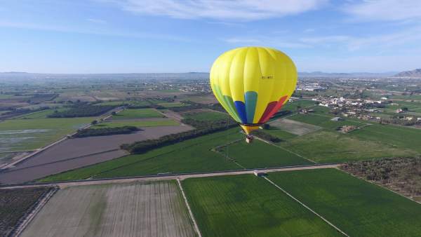 La llegada del globo está prevista a las 10 horas La llegada del globo está prevista a las 10 horas