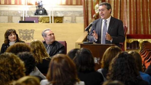 Juan Espadas Participa En El Acto De Clausura Del Plan Integra Juan Espadas Participa En El Acto De Clausura Del Plan Integra
