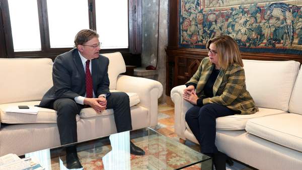 Generalitat i Foment col·laboraran per a acabar promocions de vivenda pública "a mig construir" i plans "paralitzats" Generalitat i Foment col·laboraran per a acabar promocions de vivenda pública "a mig construir" i plans "paralitzats"