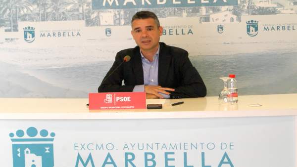 José Bernal en rueda de prensa José Bernal en rueda de prensa