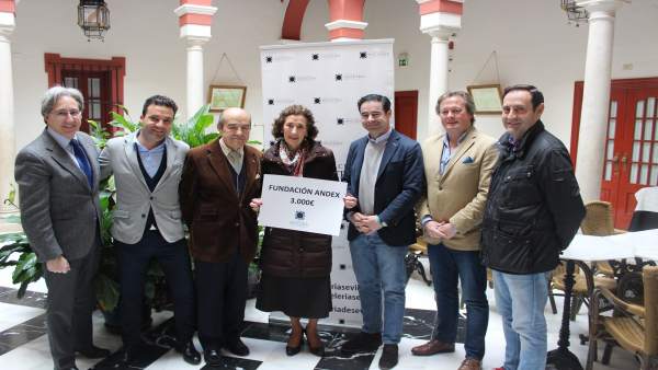 Entrega de los 3.000 euros Entrega de los 3.000 euros