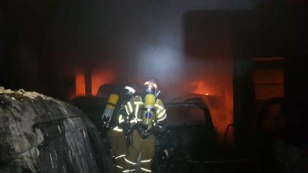 Incendio en un taller mecánico en La Almunia Incendio en un taller mecánico en La Almunia
