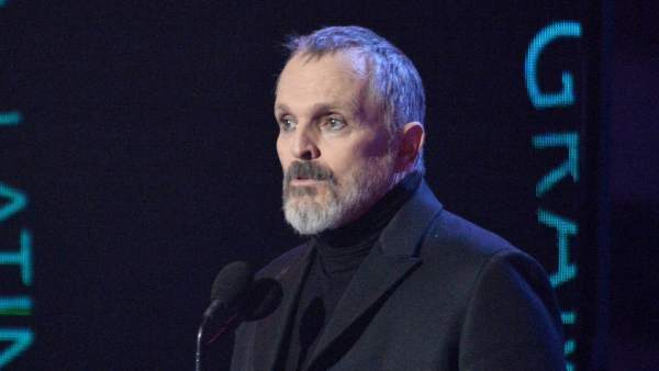 Miguel Bosé durante una entrega de premios Miguel Bosé durante una entrega de premios