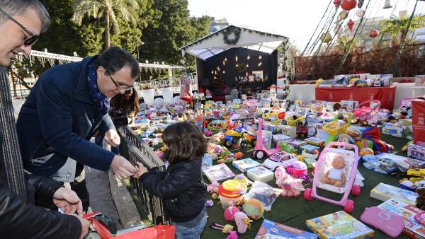 Donan Punto Más Murcianos Juguetes 000 Niños De 3 Los El En shrdQxtC