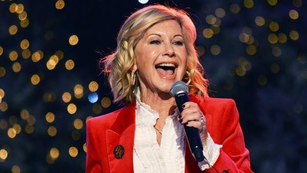 Olivia Newton-John en una de sus últimas actuaciones Olivia Newton-John en una de sus últimas actuaciones
