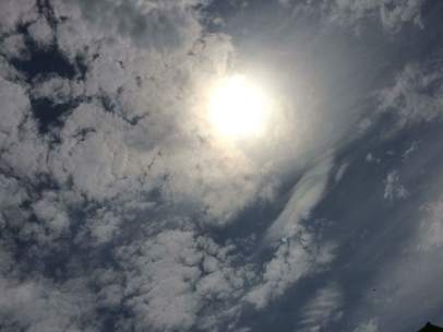 Sol, buen tiempo, nubes