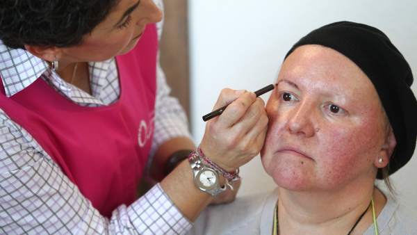 Cursos de maquillaje para pacientes con cáncer Cursos de maquillaje para pacientes con cáncer