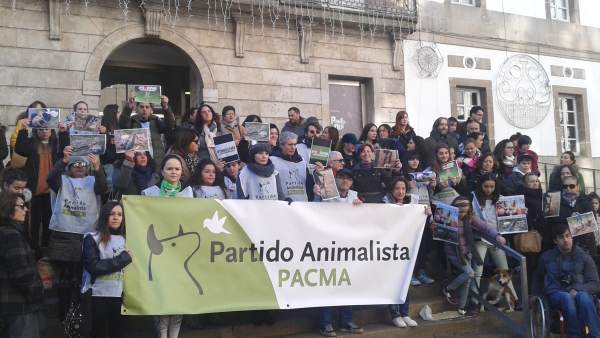 Concentración de PACMA contra la caza del zorro Concentración de PACMA contra la caza del zorro
