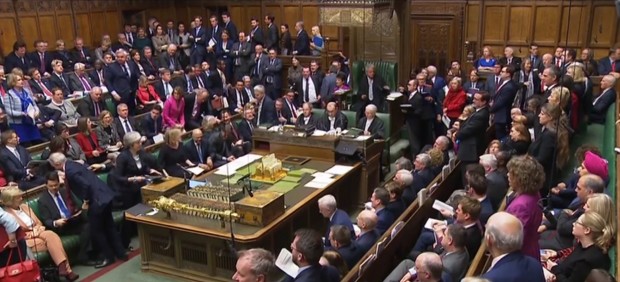 Parlamento británico controlará un posible Brexit caótico