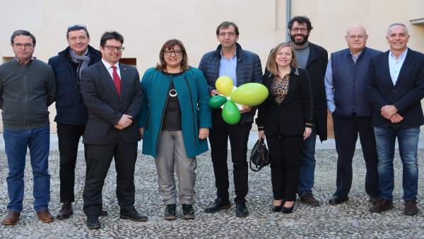 La consellera Busquets con miembros de los Clústers de Baleares La consellera Busquets con miembros de los Clústers de Baleares